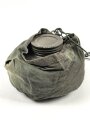Filter zur Pferdegasmaske 41 der Wehrmacht. Ungebrauchtes Stück in sehr gutem Zustand, in leicht defekterTransporthülle