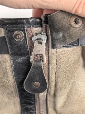 Luftwaffe, Paar Stiefel für fliegendes Personal. Getragenes Paar in gutem Gesamtzustand, alle Reissverschlüsse und Druckknöpfe gängig. Sohlenlänge 30,5cm