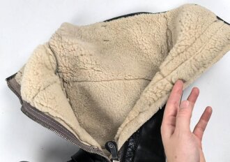 Luftwaffe, Paar Stiefel für fliegendes Personal. Getragenes Paar in gutem Gesamtzustand, alle Reissverschlüsse und Druckknöpfe gängig. Sohlenlänge 30,5cm