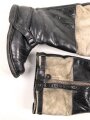 Luftwaffe, Paar Stiefel für fliegendes Personal. Getragenes Paar in gutem Gesamtzustand, alle Reissverschlüsse und Druckknöpfe gängig. Sohlenlänge 30,5cm