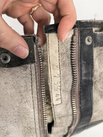 Luftwaffe, Paar Stiefel für fliegendes Personal. Getragenes Paar,  alle Reissverschlüsse und Druckknöpfe gängig. Sohlenlänge 28,5cm