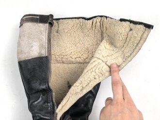 Luftwaffe, Paar Stiefel für fliegendes Personal. Getragenes Paar,  alle Reissverschlüsse und Druckknöpfe gängig. Sohlenlänge 28,5cm