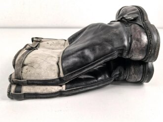 Luftwaffe, Paar Stiefel für fliegendes Personal. Getragenes Paar,  alle Reissverschlüsse und Druckknöpfe gängig. Sohlenlänge 28,5cm