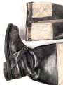 Luftwaffe, Paar Stiefel für fliegendes Personal. Getragenes Paar,  alle Reissverschlüsse und Druckknöpfe gängig. Sohlenlänge 28,5cm