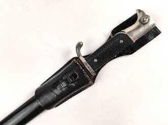 Extraseitengewehr KS98 Wehrmacht. Hersteller Krebs Solingen, Guter Zustand, Scheide Originallack, im Lacklederkoppelschuh