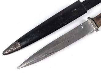 Kampfmesser / Stiefelmesser Wehrmacht. Saubere Klinge ohne Hersteller, Scheide Originallack