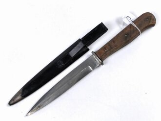 Kampfmesser / Stiefelmesser Wehrmacht. Saubere Klinge ohne Hersteller, Scheide Originallack