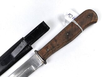 Kampfmesser / Stiefelmesser Wehrmacht. Saubere Klinge ohne Hersteller, Scheide Originallack