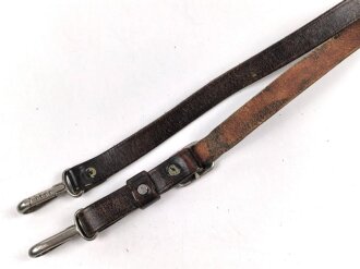Trageriemen für diverse Taschen der Wehrmacht. Braunes Leder , Gesamtlänge wie fotografiert 92cm