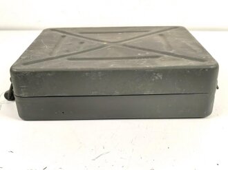 Transportkasten für drei Wurfgranaten zum 80mm Granatwerfer 34 der Wehrmacht. Überlackiertes Stück