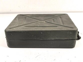 Transportkasten für drei Wurfgranaten zum 80mm Granatwerfer 34 der Wehrmacht. Überlackiertes Stück