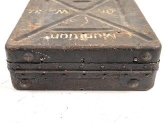 Transportkasten für drei Wurfgranaten zum 80mm Granatwerfer 34 der Wehrmacht. Originallack, ungereinigtes Stück