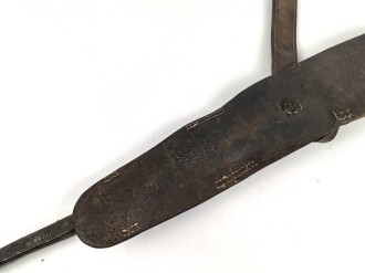 Kaiserreich, Sattelhalter für einen Degen ? Ohne erkennbare Stempelung, habe ich so noch nie gesehen, Länge der Lederhülle 76cm,