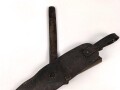Kaiserreich, Sattelhalter für einen Degen ? Ohne erkennbare Stempelung, habe ich so noch nie gesehen, Länge der Lederhülle 76cm,