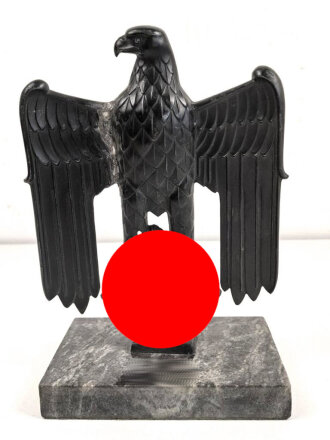 Gewaltiger Adler als Tischdekoration. Spritzguß...