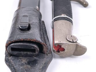 Extraseitengewehr KS98 Wehrmacht. Hersteller Aresculap Werke Tuttlingen. Saubere Klinge mit Gravur " Zur Erinnerung an meine Dienstzeit" Scheide original lackiert, im Lacklederkoppelschuh
