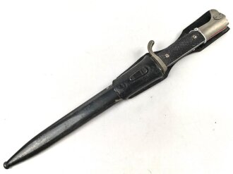 Extraseitengewehr KS98 Wehrmacht. Hersteller Aresculap Werke Tuttlingen. Saubere Klinge mit Gravur " Zur Erinnerung an meine Dienstzeit" Scheide original lackiert, im Lacklederkoppelschuh