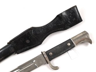 Extraseitengewehr KS98 Wehrmacht. Hersteller Aresculap Werke Tuttlingen. Saubere Klinge mit Gravur " Zur Erinnerung an meine Dienstzeit" Scheide original lackiert, im Lacklederkoppelschuh