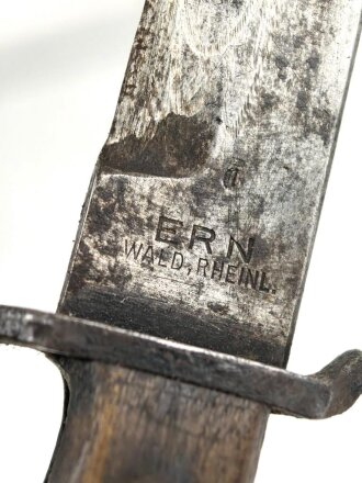 1.Weltkrieg,  Grabendolch. Hersteller "Rasiermesserfabrik ERN" Verschliffene Klinge, Scheide überlackiert
