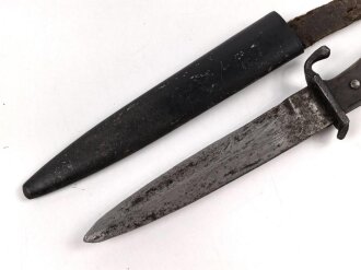 1.Weltkrieg,  Grabendolch. Hersteller "Rasiermesserfabrik ERN" Verschliffene Klinge, Scheide überlackiert