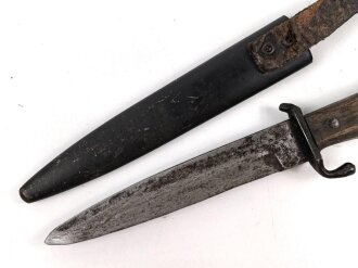 1.Weltkrieg,  Grabendolch. Hersteller "Rasiermesserfabrik ERN" Verschliffene Klinge, Scheide überlackiert