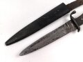 1.Weltkrieg,  Grabendolch. Hersteller "Rasiermesserfabrik ERN" Verschliffene Klinge, Scheide überlackiert