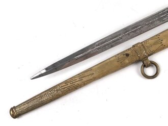 Dolch für Offiziere der Kriegsmarine. Beidseitig geätze Klinge von Eickhorn Solingen, die Klingenspitze fehlt. Getragenes Stück