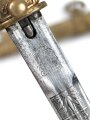 Dolch für Offiziere der Kriegsmarine. Beidseitig geätze Klinge von Eickhorn Solingen, die Klingenspitze fehlt. Getragenes Stück