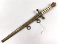 Dolch für Offiziere der Kriegsmarine. Beidseitig geätze Klinge von Eickhorn Solingen, die Klingenspitze fehlt. Getragenes Stück