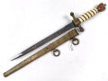 Dolch für Offiziere der Kriegsmarine. Beidseitig geätze Klinge von Eickhorn Solingen, die Klingenspitze fehlt. Getragenes Stück