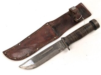 U.S. WWII Cattaraugus 2250 Commando Fighting Knife. Good condition, in leather scabbard