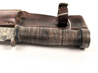 U.S. WWII Cattaraugus 2250 Commando Fighting Knife. Good condition, in leather scabbard