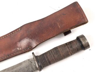 U.S. WWII Cattaraugus 2250 Commando Fighting Knife. Good condition, in leather scabbard
