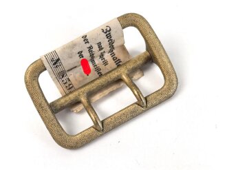 Zweidornschnalle nach Vorschrift der NSDAP. 58mm Höhe, vergoldet. Ungetragen, mit RZM Etikett