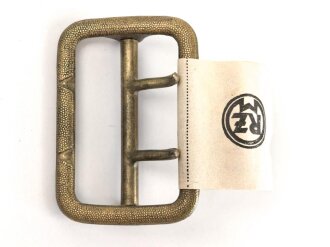 Zweidornschnalle nach Vorschrift der NSDAP. 58mm Höhe, vergoldet. Ungetragen, mit RZM Etikett