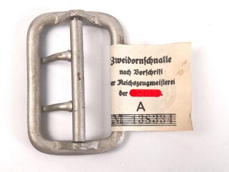 Zweidornschnalle nach Vorschrift der NSDAP. 58mm Höhe.  Ungetragen, mit RZM Etikett