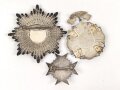 Carneval / Fasching, drei dekorative, teilemaillierte Abzeichen, der Bruststern 97mm Durchmesser