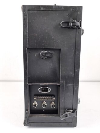 Tonschreiber B1 ( L ) Laufwerk , Ton.S. b1 ( L ) datiert 1944. Frontplatte Originallack, Gehäuse ( nicht zugehörig aber passend ) überlackiert. In Teilen verbasteltes Stück mit sehr guter Restaurationsbasis.