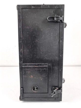 Tonschreiber B1 ( L ) Laufwerk , Ton.S. b1 ( L ) datiert 1944. Frontplatte Originallack, Gehäuse ( nicht zugehörig aber passend ) überlackiert. In Teilen verbasteltes Stück mit sehr guter Restaurationsbasis.