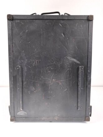 Tonschreiber B1 ( L ) Laufwerk , Ton.S. b1 ( L ) datiert 1944. Frontplatte Originallack, Gehäuse ( nicht zugehörig aber passend ) überlackiert. In Teilen verbasteltes Stück mit sehr guter Restaurationsbasis.