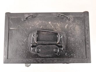 Tonschreiber B1 ( L ) Laufwerk , Ton.S. b1 ( L ) datiert 1944. Frontplatte Originallack, Gehäuse ( nicht zugehörig aber passend ) überlackiert. In Teilen verbasteltes Stück mit sehr guter Restaurationsbasis.