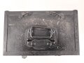 Tonschreiber B1 ( L ) Laufwerk , Ton.S. b1 ( L ) datiert 1944. Frontplatte Originallack, Gehäuse ( nicht zugehörig aber passend ) überlackiert. In Teilen verbasteltes Stück mit sehr guter Restaurationsbasis.