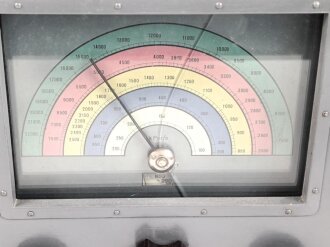 Seibt Empfänger ER1, Ln 25466. Überlackiertes Stück, Rückwand neuzeitlich ergänzt, restauriert, Funktion nicht geprüf. Gewaltiges Gerät, Breite 65cm