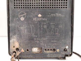 Volksempfänger VE301 von Blaupunkt. Diverse Schrauben unsachgemäß erneuert, der mittlere Drehknopf ohne Funktion. Ungereinigt, Funktion nicht geprüft