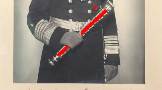 Großadmiral Erich Raeder, original gerahmtes Foto mit eigenhändiger Widmung und Unterschrift " Im Dankbarkeit und Kameradschaftlicher Erinnerung 2.I.1940. Maße des Rahmen 25,5, x 34,5cm