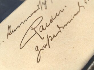 Großadmiral Erich Raeder, original gerahmtes Foto mit eigenhändiger Widmung und Unterschrift " Im Dankbarkeit und Kameradschaftlicher Erinnerung 2.I.1940. Maße des Rahmen 25,5, x 34,5cm