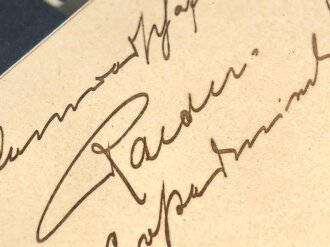 Großadmiral Erich Raeder, original gerahmtes Foto mit eigenhändiger Widmung und Unterschrift " Im Dankbarkeit und Kameradschaftlicher Erinnerung 2.I.1940. Maße des Rahmen 25,5, x 34,5cm