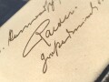 Großadmiral Erich Raeder, original gerahmtes Foto mit eigenhändiger Widmung und Unterschrift " Im Dankbarkeit und Kameradschaftlicher Erinnerung 2.I.1940. Maße des Rahmen 25,5, x 34,5cm