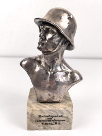 Tischbüste Spritzguß versilbert auf Mormorsockel. " Hochzeitsgeschenk vom UnteroffiziersKorps 11. Komp. I.R. 18". Gesamthöhe 23cm, leider defekt.
