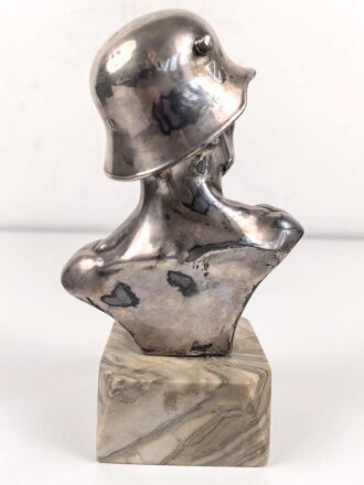 Tischbüste Spritzguß versilbert auf Mormorsockel. " Hochzeitsgeschenk vom UnteroffiziersKorps 11. Komp. I.R. 18". Gesamthöhe 23cm, leider defekt.
